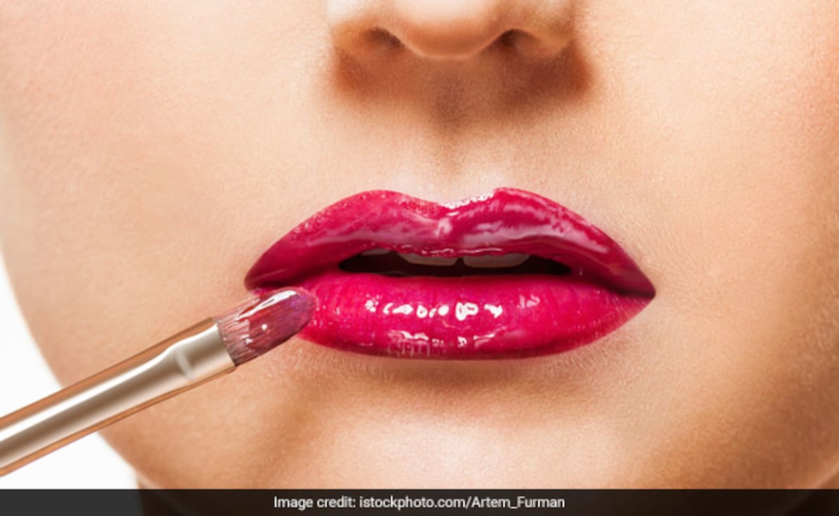 Broadway Lip Gloss: A Gleaming Trend on and Off the Stage